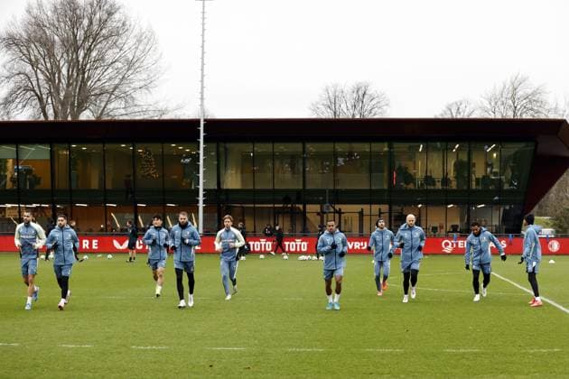 ROTTERDAM - David Hancko, Luka Ivanusec, In-beom Hwang, Bart Nieuwkoop, Igor Paixao, Ramiz Zerrouki, Gernot Trauner, Quinten Timber of Feyenoord during a training session at training complex 1908 prior to the Champions League match against Sparta Prague. ANP MAURICE VAN STEEN MD-1 UEFA Champions League 2024 25 League Phase MD6 Trainings session and press conference, PK, Pressekonferenz Feyenoord xVIxANPxSportx xxANPxIVx 515380009 originalFilename: 515380009.jpg