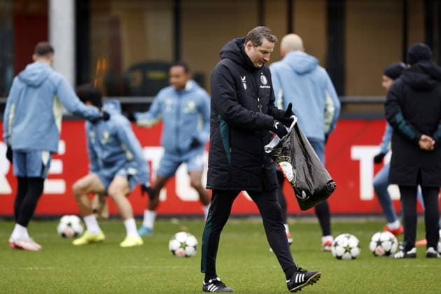 ROTTERDAM - Feyenoord coach Brian Priske during a training session at training complex 1908 prior to the Champions League match against Sparta Prague. ANP MAURICE VAN STEEN MD-1 UEFA Champions League 2024 25 League Phase MD6 Trainings session and press conference, PK, Pressekonferenz Feyenoord xVIxANPxSportx xxANPxIVx 515380152 originalFilename: 515380152.jpg