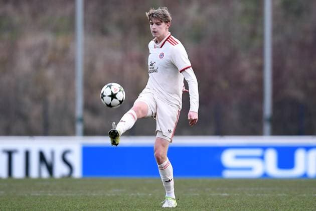 Fußball UEFA Youth League 6. Spieltag Schachtar Donezk - FC Bayern München am 10.12.2024 im Parkstadion in Gelsenkirchen Grayson Dettoni ( München ) *** Soccer UEFA Youth League Matchday 6 Shakhtar Donetsk FC Bayern Munich on 10 12 2024 at the Parkstadion in Gelsenkirchen Grayson Dettoni Munich xRx