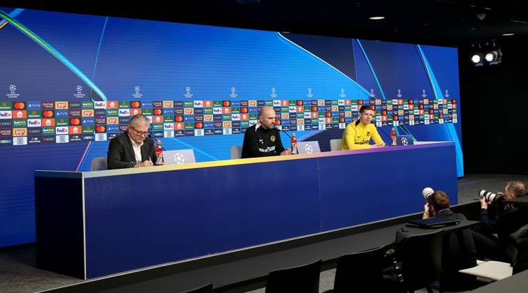 BAU 10 12 2024 Stuttgart Football Young Boys Bern PK, from left press spokesman Albert Staudenmann, coach Joël Magnin, Cedric Itten