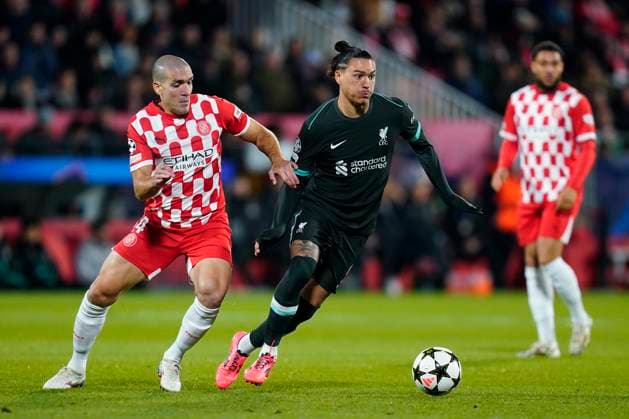 ESP: Girona FC v Liverpool FC. UEFA Champions League match. Date 6 Oriol Romeu of Girona FC and Darwin Nunez of Liverpool FC during the UEFA Champions League match, date 6, between Girona FC and Liverpool FC played at Montilivi Stadium on December 10 2024 in Barcelona Spain. kpng Copyright: xSergioxRuizx xImagox PS_241210_GIR_LIV_001