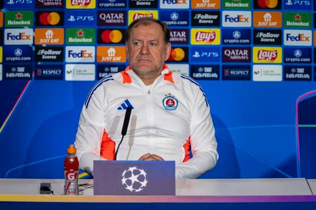 Champions League 2024 25 League Phase MD6: SK Slovan Bratislava Training and press conference, PK, Pressekonferenz Vladimir Weiss, head coach of Slovan Bratislava, seen speaking during the SK Slovan Bratislava Training and Press Conference ahead of their Champions League 2024 25 League Phase MD6 football match against Atletico de Madrid at Estadio Riyadh Air Metropolitano on December 10, 2024 in Madrid, Spain. Madrid Estadio Riyadh Air Metropolitano Madrid Spain Copyright: xAlbertoxGardinx AGardin_20241210_Football_Champions_SK_Slovan_Bratislava_PC_0144