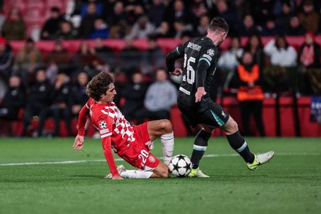 December 10, 2024, Girona, Girona, SPAIN: Bryan Gil of Girona FC and Andrew Robertson of Liverpool FC in action during the UEFA Champions League 2024 25 League Phase MD6, match between Girona FC and Liverpool FC at Estadi de Montilivi on December 10, 2024 in Girona, Spain. Girona SPAIN - ZUMAa181 20241210_zaa_a181_072 Copyright: xJavierxBorregox