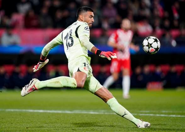 ESP: Girona FC v Liverpool FC. UEFA Champions League match. Date 6 Paulo Gazzaniga of Girona FC during the UEFA Champions League match, date 6, between Girona FC and Liverpool FC played at Montilivi Stadium on December 10 2024 in Barcelona Spain. kpng Copyright: xSergioxRuizx xImagox PS_241210_GIR_LIV_018
