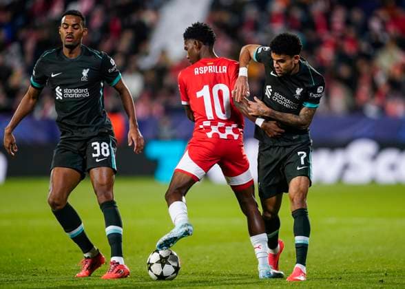 ESP: Girona FC v Liverpool FC. UEFA Champions League match. Date 6 Yaser Asprilla of Girona FC and Luis Diaz of Liverpool FC during the UEFA Champions League match, date 6, between Girona FC and Liverpool FC played at Montilivi Stadium on December 10 2024 in Barcelona Spain. kpng Copyright: xSergioxRuizx xImagox PS_241210_GIR_LIV_038