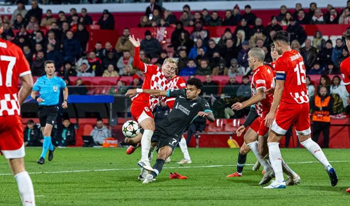 Football - UEFA Champions League - League Phase - Girona FC v Liverpool FC GIRONA, SPAIN - Tuesday, December 10, 2024: Liverpool s Luis Diaz is fouled by Girona s Donny van de Beek for a penalty during the UEFA Champions League Matchday 6 game between Girona FC and Liverpool FC at the Estadi Montilivi. (Photo by David Rawcliffe Propaganda) GIRONA Estadi Montilivi CATALONIA SPAIN  Copyright: xDavidxRawcliffex P2024-12-10-Girona_Liverpool-35