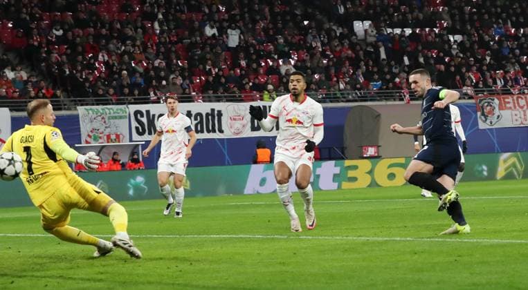 John McGinn scores the goal for 0 1 against goalkeeper Peter Gulacsi duel Match scene Action Sport Football Soccer UEFA Champions League UCL Men 6 Matchday Season 2024 2025 10 12 2024 Rasen Ballsport RB Leipzig RBL vs Aston Villa DFL regulations prohibit any use of photographs as image sequences and or quasi video