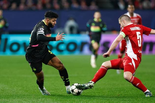 GUINGAMP, 10-12-2024. Stade de Roudourou. UEFA Champions League season 2024 25, match between PSV and Stade Brest 29, PSV player Ismael Saibari, Stade Brest player Brendan Chardonnet Brest - PSV  x26976679x Copyright: