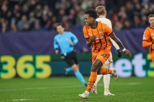 10 12 2024, Football, Season 2024 2025, Champions League, Matchday 6, Shakhtar Donetsk FC Bayern Munich, Shakhtars Kevin celebrates after his goal to make it 1 - 0 Gelsenkirchen Veltins Arena NRW Germany xRHR PHOTO TRx Copyright: TimxRehbein RHR-FOTOx RHR-FOTO TR