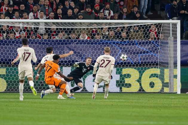 Gelsenkirchen, Germany, 10 12 24 Kevin FC Shakhtar Donetsk scores the goal to make it 1-0 during the Champions League group stage match between FC Shakhtar Donetsk vs FC Bayern Munich at Arena AufSchalke Gelsenkirchen Arena AufSchalke North Rhine Westphalia Germany Copyright: xBrauer-Fotoagenturx xAdrianxSchlx