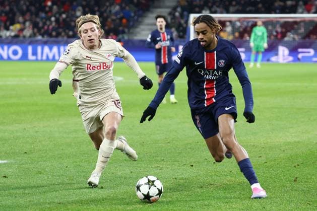 SOCCER - UEFA CL, RBS vs PSG SALZBURG,AUSTRIA,10.DEC.24 - SOCCER - UEFA Champions League, Red Bull Salzburg vs Paris Saint German. Image shows Mads Bidstrup (RBS) and Bradley Barcola (PSG).  GEPAxpictures xDavidxGeieregger