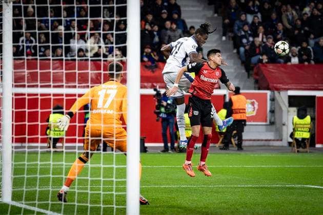 UEFA Champions League, Bayer 04 Leverkusen Inter Milan 10 12 2024 Yann Aurel Bisseck Inter Milan, 31 wins header duel against Piero Hincapie Bayer 04 Leverkusen, 3 UEFA Champions League, Bayer 04 Leverkusen Inter Milan, matchday 6 on 10 12 2024 at BayArena in Leverkusen Copyright: xBEAUTIFULxSPORTS AxelxKohringx
