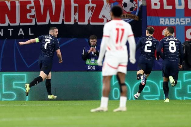 10 12 2024, xtgx, football UEFA Champions League, RB Leipzig Aston Villa emspor, v l goal celebration after the goal to celebrate the goal celebrate 0 1 by John McGinn Aston Villa FC DFL DFB REGULATIONS PROHIBIT ANY USE OF PHOTOGRAPHS as IMAGE SEQUENCES and or QUASI VIDEO Leipzig
