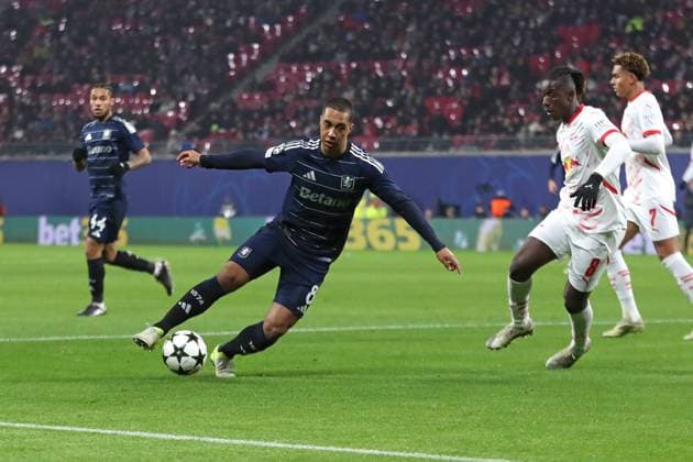 UEFA Champions League RB Leipzig vs Aston Villa FC, 10 12 24 Youri Tielemans 8, Aston Villa next to Amadou Haidara 8, RB Leipzig on the ball Football, UEFA Champions League, Season 2024 2025 RB Leipzig vs Aston Villa FC on 10 12 24 at Red Bull Arena, Leipzig Copyright: xBEAUTIFULxSPORTS JanxKaeferx