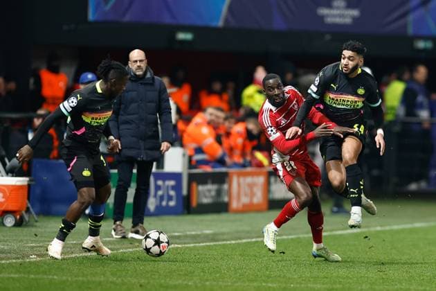 GUINGAMP, 10-12-2024. Stade de Roudourou. UEFA Champions League season 2024 25, match between PSV and Stade Brest 29, Stade Brest player Massadio Haidara, PSV player Ismael Saibari Brest - PSV  x26976945x Copyright:
