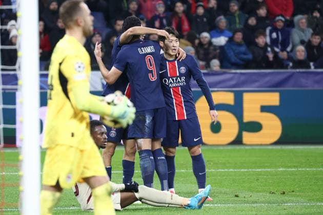 SOCCER - UEFA CL, RBS vs PSG SALZBURG,AUSTRIA,10.DEC.24 - SOCCER - UEFA Champions League, Red Bull Salzburg vs Paris Saint German. Image shows the rejoicing of scorer Goncalo Ramos (PSG) and Lee Kang-in (PSG).  GEPAxpictures xDavidxGeieregger