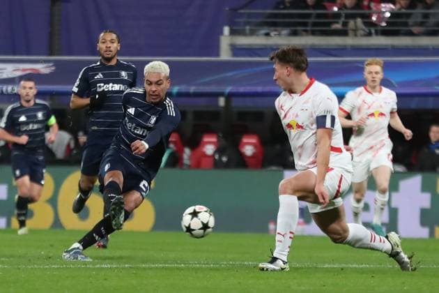 UEFA Champions League RB Leipzig vs Aston Villa FC, 10 12 24 Morgan Rogers 27, Aston Villa in the shootout Football, UEFA Champions League, Season 2024 2025 RB Leipzig vs Aston Villa FC on 10 12 24 at the Red Bull Arena, Leipzig Copyright: xBEAUTIFULxSPORTS JanxKaeferx