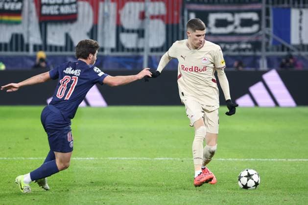 SOCCER - UEFA CL, RBS vs PSG SALZBURG,AUSTRIA,10.DEC.24 - SOCCER - UEFA Champions League, Red Bull Salzburg vs Paris Saint German. Image shows Joao Neves (PSG) and Petar Ratkov (RBS).  GEPAxpictures xDavidxGeieregger