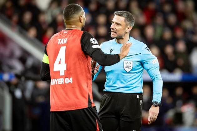 UEFA Champions League, Bayer 04 Leverkusen Inter Milan 10 12 2024 Jonathan Tah Bayer 04 Leverkusen, 4 discussed with referee Slavko Vincic Slovenia UEFA Champions League, Bayer 04 Leverkusen Inter Milan, Matchday 6 on 10 12 2024 at BayArena in Leverkusen Copyright: xBEAUTIFULxSPORTS AxelxKohringx