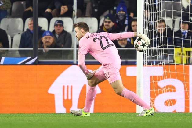 Club Brugge v Sporting CP - UEFA Champions League BRUGGE, BELGIUM - DECEMBER 10 : Mignolet Simon goalkeeper of Club Brugge during the UEFA Champions League 2024 25 League Phase MD6 match between Club Brugge and Sporting CP on December 10, 2024 in Brugge, Belgium, 10 12 2024 Brugge Belgium  Copyright: xTomasxSiskx