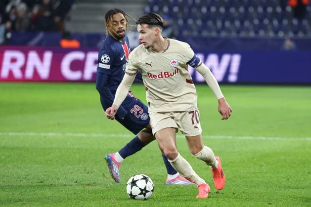 SOCCER - UEFA CL, RBS vs PSG SALZBURG,AUSTRIA,10.DEC.24 - SOCCER - UEFA Champions League, Red Bull Salzburg vs Paris Saint German. Image shows Bradley Barcola (PSG) and Amar Dedic (RBS).  GEPAxpictures xDavidxGeieregger