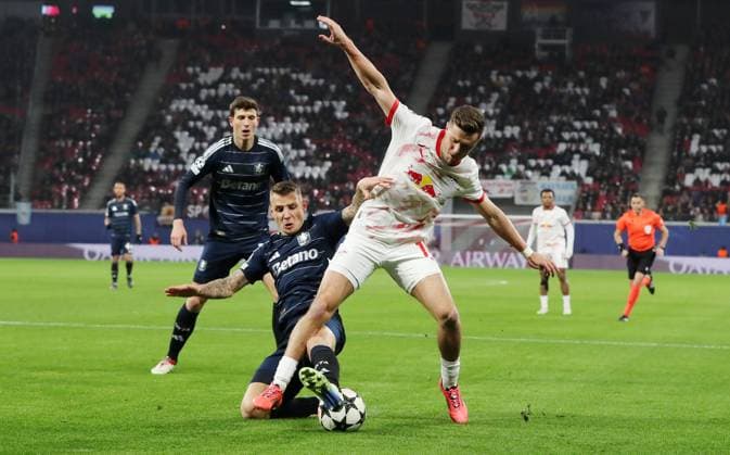 Lucas Digne, Christoph Baumgartner duel Match scene Action Sport Football Soccer UEFA Champions League UCL Men 6 Matchday Season 2024 2025 10 12 2024 Rasen Ballsport RB Leipzig RBL vs Aston Villa DFL regulations prohibit any use of photographs as image sequences and or quasi video