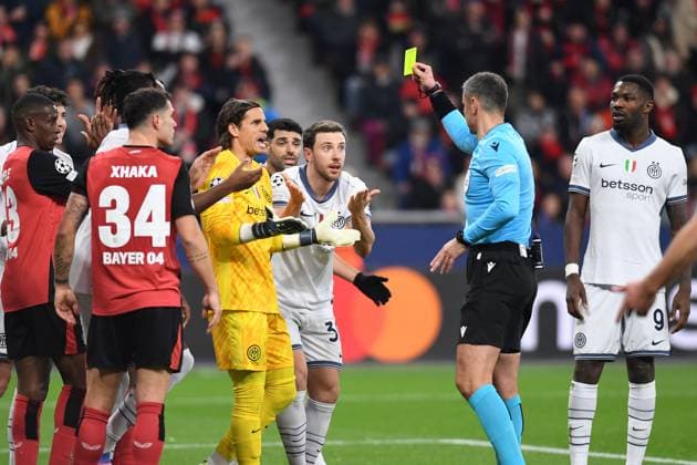Referee Slavko Vincic Slovenia shows Carlos Augusto Inter Milan the yellow card during the UEFA Champions League 2024 25 League Phase MD6 match between Bayer 04 Leverkusen and Inter Milan, BayArena on December 10, 2024 in Leverkusen, Germany Photo by Ralf Treese DeFodi Images Referee Slavko Vincic Slovenia shows Carlos Augusto Inter Milan the yellow card during the UEFA Champions League 2024 25 League Phase MD6 match between Bayer 04 Leverkusen and FC Internazionale Milano at BayArena on December 10, 2024 in Leverkusen, Germany Defodi 521 LEVINT20241210 008 Defodi-521