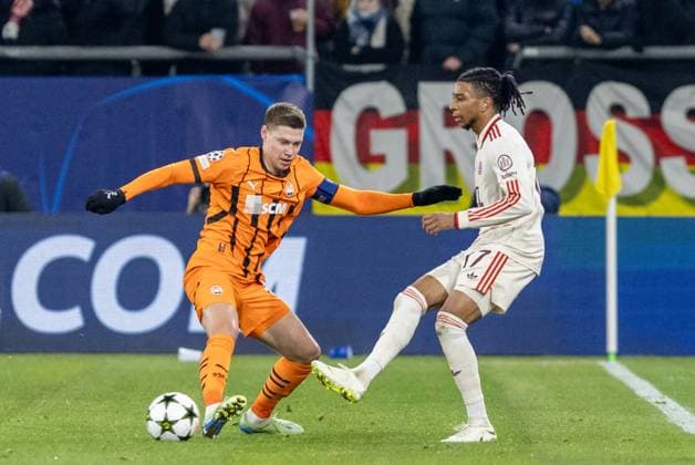UEFA Champions League FC Shakhtar Donetsk FC Bayern Munich 10 12 2024 Michael Olise FC Bayern Munich, 17 , Mykola Matviyenko FC Shakhtar Donetsk, 22 UEFA Champions League FC Shakhtar Donetsk FC Bayern Munich Arena AufSchalke, Gelsenkirchen 10 12 2024 Copyright: xBEAUTIFULxSPORTS Buriakovx