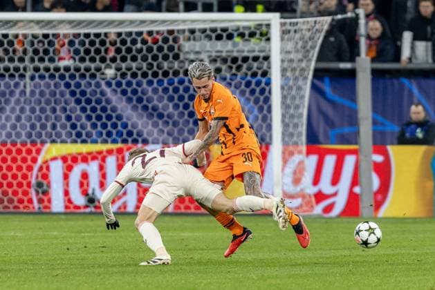 UEFA Champions League FC Shakhtar Donetsk FC Bayern Munich 10 12 2024 Marlon Gomes FC Shakhtar Donetsk, 30 , Konrad Laimer FC Bayern Munich, 27 UEFA Champions League FC Shakhtar Donetsk FC Bayern Munich Arena AufSchalke, Gelsenkirchen 10 12 2024 Copyright: xBEAUTIFULxSPORTS Buriakovx