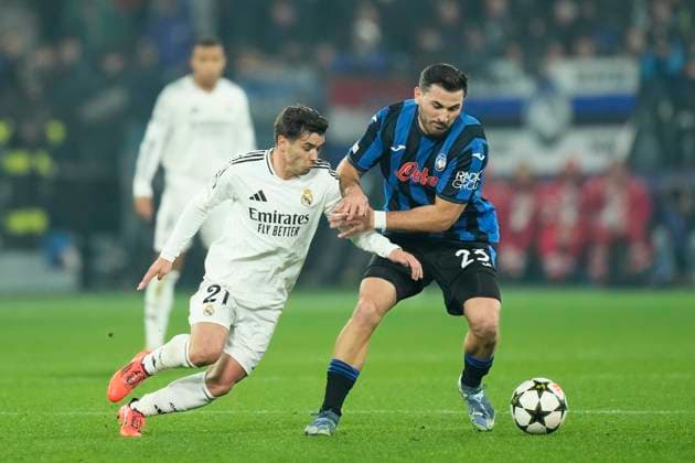 Atalanta BC v Real Madrid C.F. - UEFA Champions League 2024 25 League Phase MD6 Brahim Diaz attacking midfield of Real Madrid and Spain and Sead Kolasinac centre-back of Atalanta and Bosnia-Herzegovina compete for the ball during the UEFA Champions League 2024 25 League Phase MD6 match between Atalanta BC and Real Madrid C.F. at Stadio di Bergamo on December 10, 2024 in Bergamo, Italy. Bergamo Italy  Copyright: xJosexBretonx originalFilename:bretonhernandez-atalanta241210_npIXI.jpg