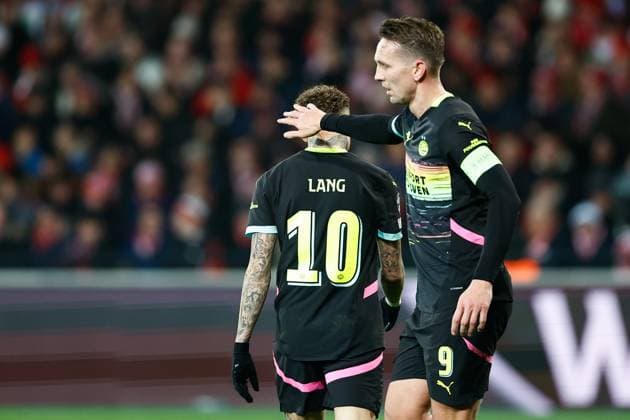 GUINGAMP, 10-12-2024. Stade de Roudourou. UEFA Champions League season 2024 25, match between PSV and Stade Brest 29, PSV player Noa Lang, PSV player Luuk de Jong Brest - PSV  x26977206x Copyright:
