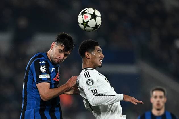 Sport Bilder des Tages Mg Bergamo 10 12 2024 - Champions League Atalanta-Real Madrid foto Matteo Gribaudi Image nella foto: Jude Bellingham-Berat Djimsiti 