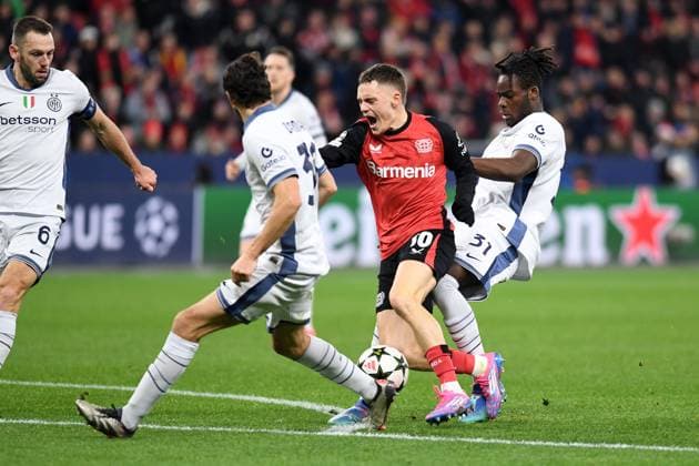 Matteo Darmian Inter Milan , Florian Wirtz Bayer 04 Leverkusen and Yann Bisseck Inter Milan in a duel during the UEFA Champions League 2024 25 League Phase MD6 match between Bayer 04 Leverkusen and Inter Milan, BayArena on December 10, 2024 in Leverkusen, Germany Photo by Ralf Treese DeFodi Images Matteo Darmian Inter Milan , Florian Wirtz Bayer 04 Leverkusen and Yann Bisseck Inter Milan in a duel during the UEFA Champions League 2024 25 League Phase MD6 match between Bayer 04 Leverkusen and FC Internazionale Milano at BayArena on December 10, 2024 in Leverkusen, Germany Defodi 521 LEVINT20241210 013 Defodi-521