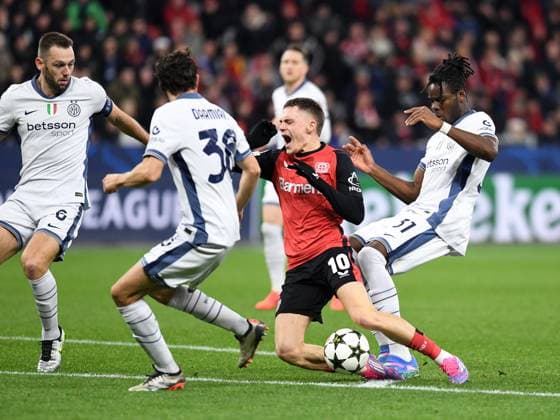 Matteo Darmian Inter Milan , Florian Wirtz Bayer 04 Leverkusen and Yann Bisseck Inter Milan in a duel during the UEFA Champions League 2024 25 League Phase MD6 match between Bayer 04 Leverkusen and Inter Milan, BayArena on December 10, 2024 in Leverkusen, Germany Photo by Ralf Treese DeFodi Images Matteo Darmian Inter Milan , Florian Wirtz Bayer 04 Leverkusen and Yann Bisseck Inter Milan in a duel during the UEFA Champions League 2024 25 League Phase MD6 match between Bayer 04 Leverkusen and FC Internazionale Milano at BayArena on December 10, 2024 in Leverkusen, Germany Defodi 521 LEVINT20241210 014 Defodi-521