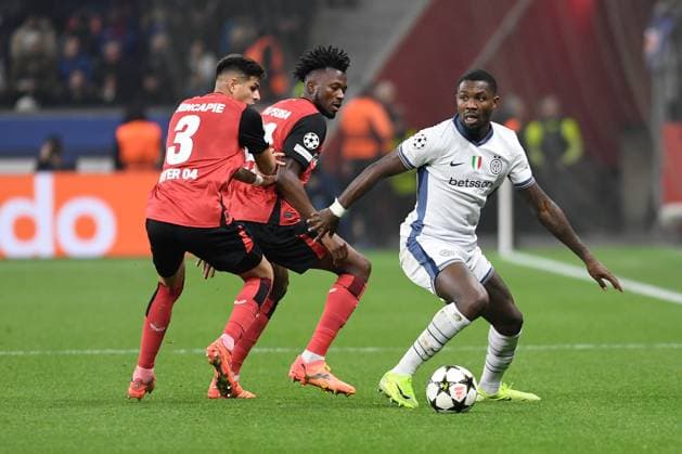 Piero Hincapie Bayer 04 Leverkusen , Edmond Tapsoba Bayer 04 Leverkusen and Marcus Thuram Inter Milan in a duel during the UEFA Champions League 2024 25 League Phase MD6 match between Bayer 04 Leverkusen and Inter Milan, BayArena on December 10, 2024 in Leverkusen, Germany Photo by Ralf Treese DeFodi Images Piero Hincapie Bayer 04 Leverkusen , Edmond Tapsoba Bayer 04 Leverkusen and Marcus Thuram Inter Milan in a duel during the UEFA Champions League 2024 25 League Phase MD6 match between Bayer 04 Leverkusen and FC Internazionale Milano at BayArena on December 10, 2024 in Leverkusen, Germany Defodi 521 LEVINT20241210 019 Defodi-521