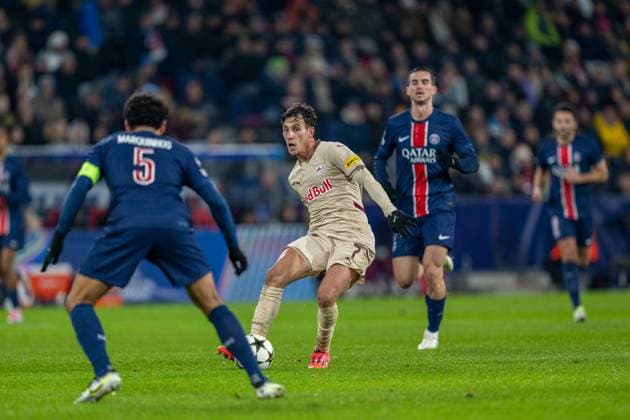 SOCCER - UEFA CL, RBS vs PSG SALZBURG,AUSTRIA,10.DEC.24 - SOCCER - UEFA Champions League, Red Bull Salzburg vs Paris Saint German. Image shows Nicolas Capaldo (RBS) and Marquinhos (PSG).  GEPAxpictures xWolfgangxKofler