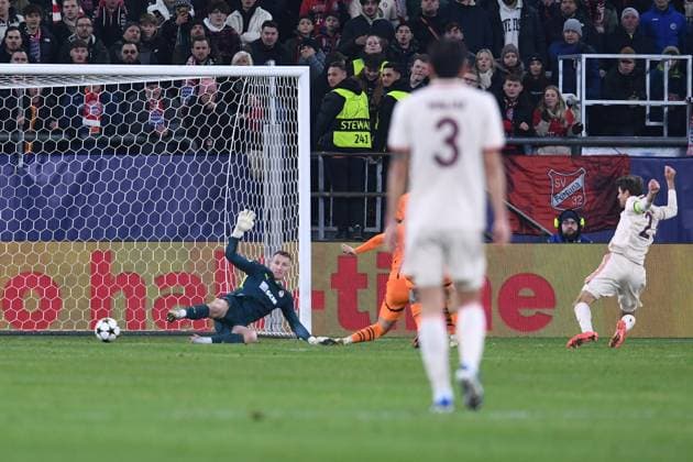 Soccer UEFA Champions League matchday 6 Shakhtar Donetsk FC Bayern Munich on 10 12 2024 at the Arena AufSchalke in Gelsenkirchen Goal for 1 2 by Thomas Müller Munich xRx