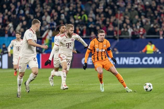 UEFA Champions League FC Shakhtar Donetsk FC Bayern Munich 10 12 2024 Konrad Laimer FC Bayern Munich, 27 , Mykola Matviyenko FC Shakhtar Donetsk, 22 UEFA Champions League FC Shakhtar Donetsk FC Bayern Munich Arena AufSchalke, Gelsenkirchen 10 12 2024 Copyright: xBEAUTIFULxSPORTS Buriakovx