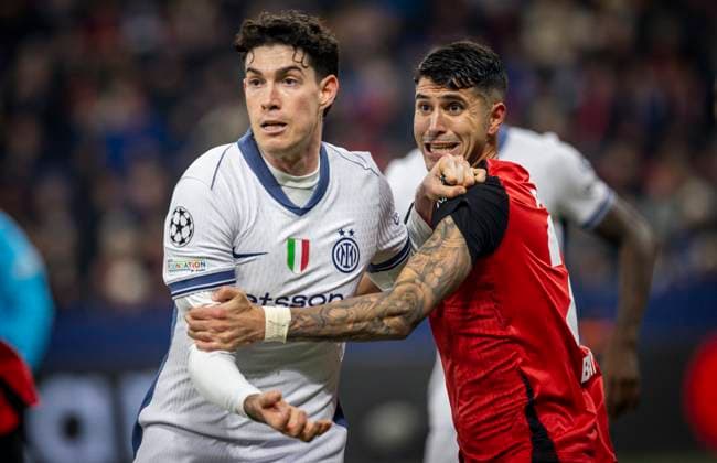 Leverkusen, Germany 10th Dec 2024 Alessandro Bastoni Inter Exequiel Palacios LEV Bayer Leverkusen Inter Milan 10 12 2024