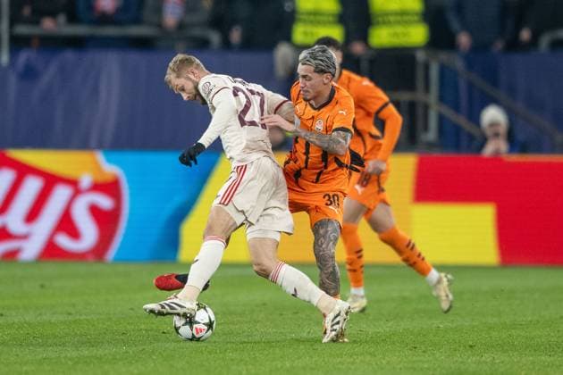 10 12 2024, Football UEFA Champions League, Season 2024 2025, Matchday 06, Shakhtar Donetsk FC Bayern Muenchen at the Veltins Arena in Gelsenkirchen, Germany duel between Konrad Laimer FC Bayern Muenchen, 27 and Marlon Gomes Shakhtar Donetsk, 30 Photo Kirchner Media TH Copyright: xKirchner-Media THx