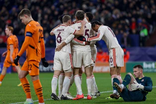 Gelsenkirchen, Germany, 10 12 24 Thomas Müller FC Bayern Munich celebrates with his team after scoring 1 2 during the Champions League group stage match between FC Shakhtar Donetsk and FC Bayern Munich at Arena AufSchalke Gelsenkirchen Arena AufSchalke North Rhine Westphalia Germany Copyright: xBrauer-Fotoagenturx xAdrianxSchlx