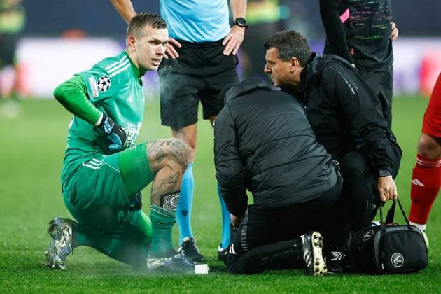 GUINGAMP, 10-12-2024. Stade de Roudourou. UEFA Champions League season 2024 25, match between PSV and Stade Brest 29, Stade Brest goalkeeper Marco Bizot Brest - PSV  x26977997x Copyright: