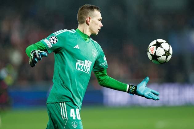 GUINGAMP, 10-12-2024. Stade de Roudourou. UEFA Champions League season 2024 25, match between PSV and Stade Brest 29, Stade Brest goalkeeper Marco Bizot Brest - PSV  x26978000x Copyright:
