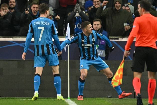 241210 Champions League MD 6 Club Brugge vs Sporting CP Christos Tzolis (8) of Club Brugge celebrates after scoring the 1-1 equalizer goal during a soccer game between Belgian Club Brugge KV and Portugese Sporting CP Lissabon in the UEFA Champions League League Phase day 6 of the 2024-25 season, on Tuesday 10 December 2024 in Brugge , Belgium . PHOTO Isosport David Catry Brugge Belgium  Copyright: xDavidxCatryx 20241210DC1_3949