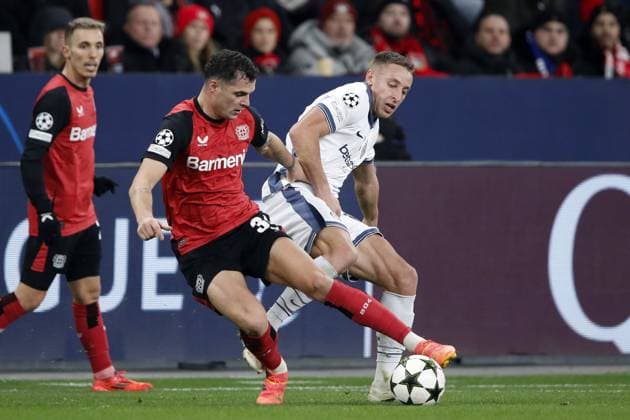 LEVERKUSEN - (l-r) Granit Xhaka of Bayer 04 Leverkusen , Davide Frattesi of FC Internazionale Milano during the UEFA Champions league match between Bayer 04 Leverkusen and FC Internazionale Milano at the Bay Arena on Dec. 10, 2024 in Leverkusen, Germany. ANP Hollandse Hoogte BART STOUTJESDIJK UEFA Champions League 2024 25 League phase 6 2024 25 xVIxANPxSportx xBartxStoutjesdijkxIVx 515412193 originalFilename: 515412193.jpg