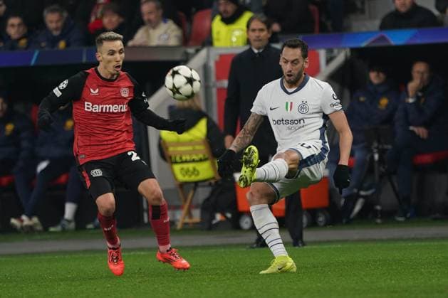 Football, UEFA Champions League 2024 2025, Bayer 04 Leverkusen Inter Milan 10 12 2024 Bayarena Leverkusen, Alexjandro Grimaldo , Bayer 04 Leverkusen hakan calhanoglu inter milan