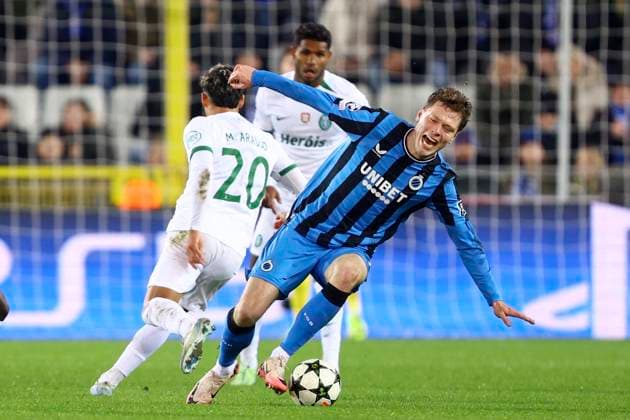 Club Brugge v Sporting CP - UEFA Champions League BRUGGE, BELGIUM - DECEMBER 10 : Skov Olsen Andreas forward of Club Brugge and Araujo Maximiliano midfielder of Sporting CP during the UEFA Champions League 2024 25 League Phase MD6 match between Club Brugge and Sporting CP on December 10, 2024 in Brugge, Belgium, 10 12 2024 Brugge Belgium  Copyright: xTomasxSiskx