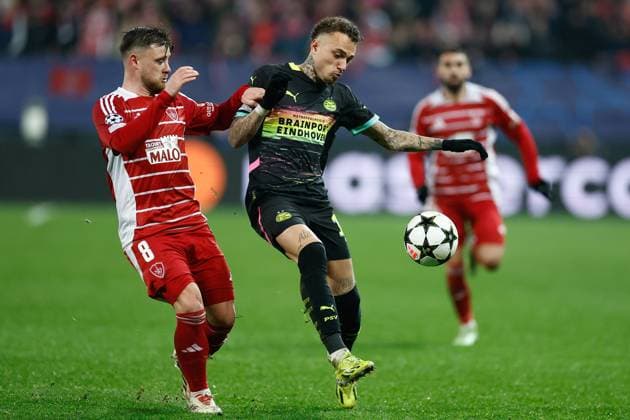 GUINGAMP, 10-12-2024. Stade de Roudourou. UEFA Champions League season 2024 25, match between PSV and Stade Brest 29, Stade Brest player Hugo Magnetti, PSV player Noa Lang Brest - PSV  x26978256x Copyright: