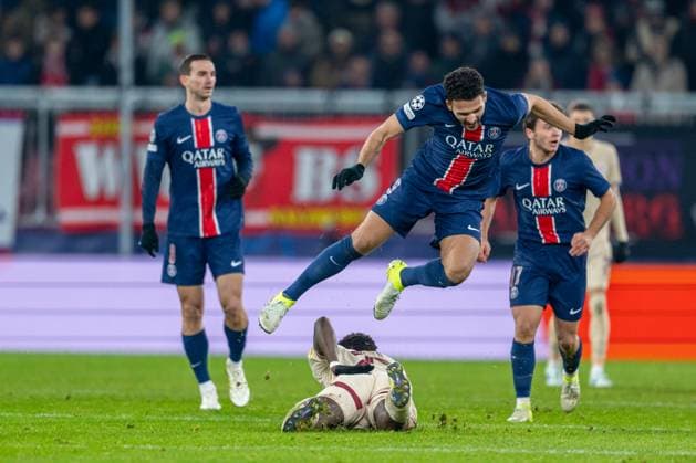 SOCCER - UEFA CL, RBS vs PSG SALZBURG,AUSTRIA,10.DEC.24 - SOCCER - UEFA Champions League, Red Bull Salzburg vs Paris Saint German. Image shows Goncalo Ramos (PSG) and Lucas Gourna-Douath (RBS).  GEPAxpictures xWolfgangxKofler