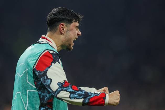 10 12 2024, Football, Season 2024 2025, Champions League, Matchday 6, Shakhtar Donetsk FC Bayern Munich, Aleksandar Pavlovic FC Bayern Munich cheers Gelsenkirchen Veltins Arena NRW Germany xRHR PHOTO TRx Copyright: TimxRehbein RHR-FOTOx RHR-FOTO TR